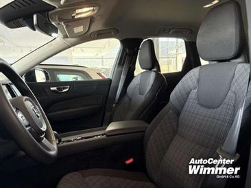 Volvo XC60 B4 Core — photo 6