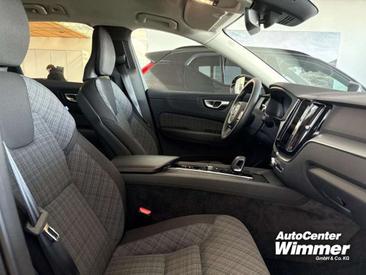 Volvo XC60 B4 Core — photo 7