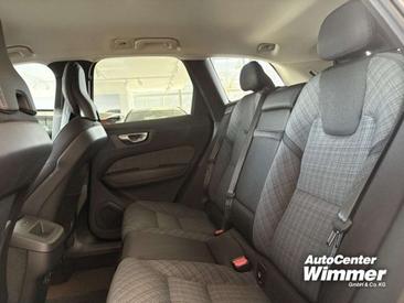 Volvo XC60 B4 Core — photo 8
