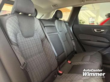 Volvo XC60 B4 Core — photo 9