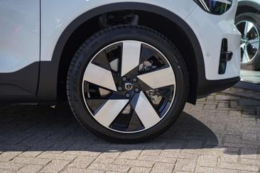 Volvo EX40 Recharge Ultimate — photo 7