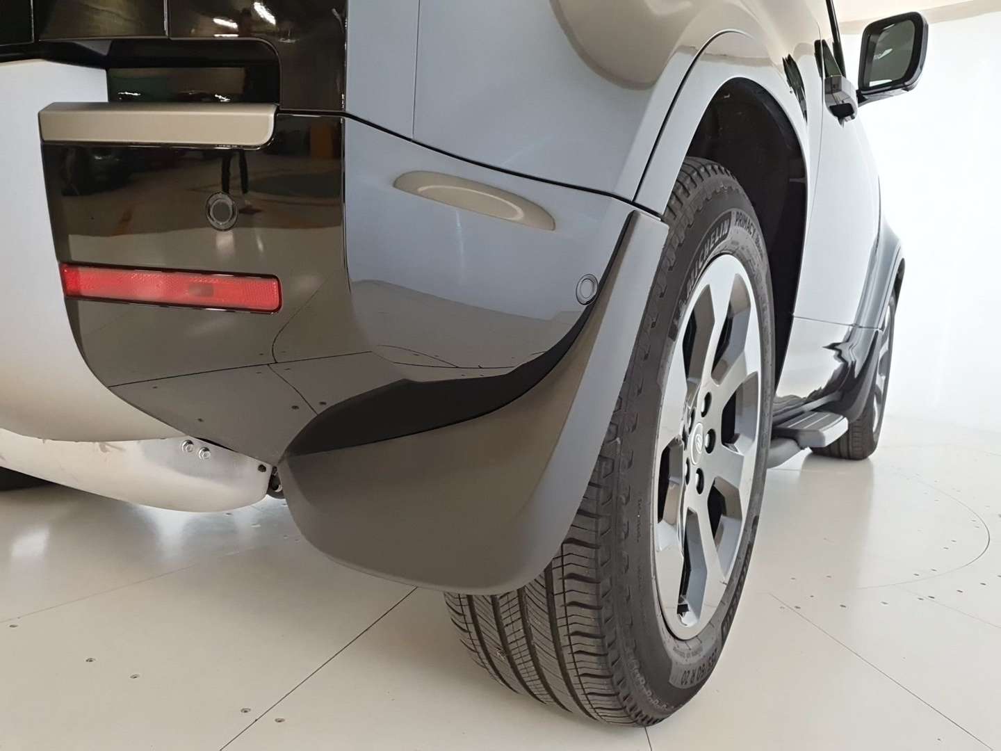 Land Rover Defender 90 D200 X-Dynamic SE - 2025 - Joinsteer - #18