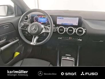 Mercedes GLA 200 Stand — photo 5