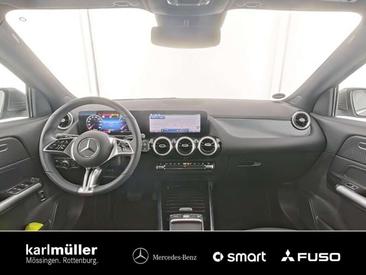 Mercedes GLA 200 Stand — photo 6