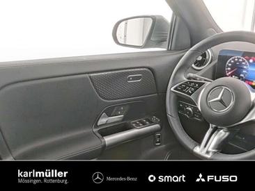 Mercedes GLA 200 Stand — photo 8