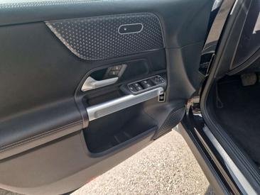 Mercedes GLB 180 — photo 16