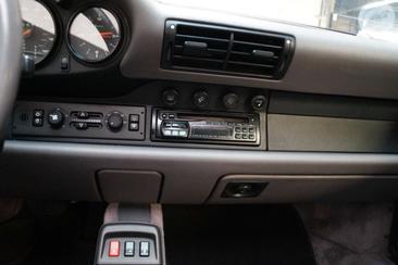Porsche 993 Carrera 2 — photo 15
