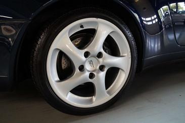 Porsche 993 Carrera 2 — photo 28