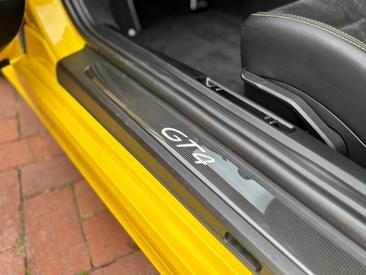 Porsche 981 Cayman Cayman GT4 — photo 14