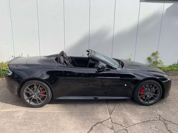 Aston Martin V8 — photo 6