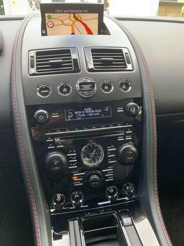 Aston Martin V8 — photo 10
