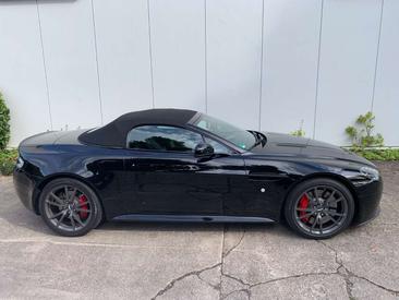 Aston Martin V8 — photo 14