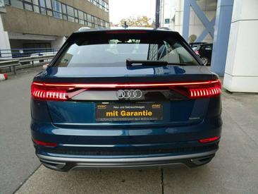 Audi Q8 50 TDI S-Line — photo 12