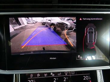 Audi Q8 50 TDI S-Line — photo 18