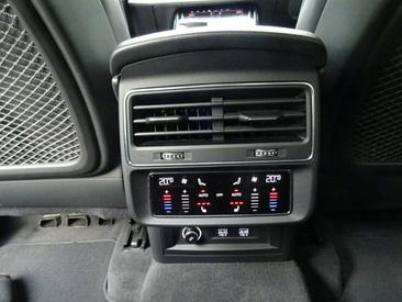 Audi Q8 50 TDI S-Line — photo 21