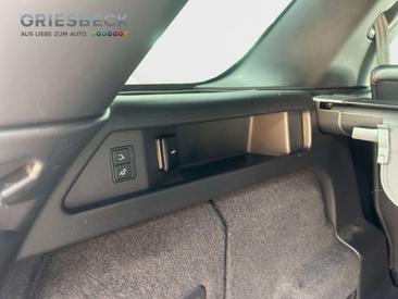 Land Rover Discovery Sport R-DYNAMIC P300e — photo 17