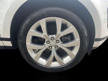Land Rover Range Rover Evoque SE P300e — photo 7