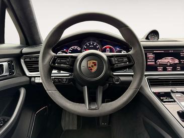 Porsche Panamera II GTS Coupé — photo 12