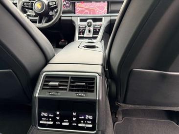 Porsche Panamera II GTS Coupé — photo 13