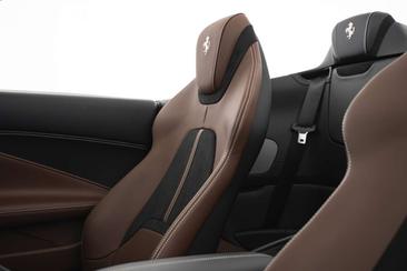 Ferrari Roma Spider — photo 32