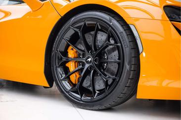 McLaren Artura 3.0 V6 Plug-in — photo 26