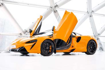 McLaren Artura 3.0 V6 Plug-in — photo 28