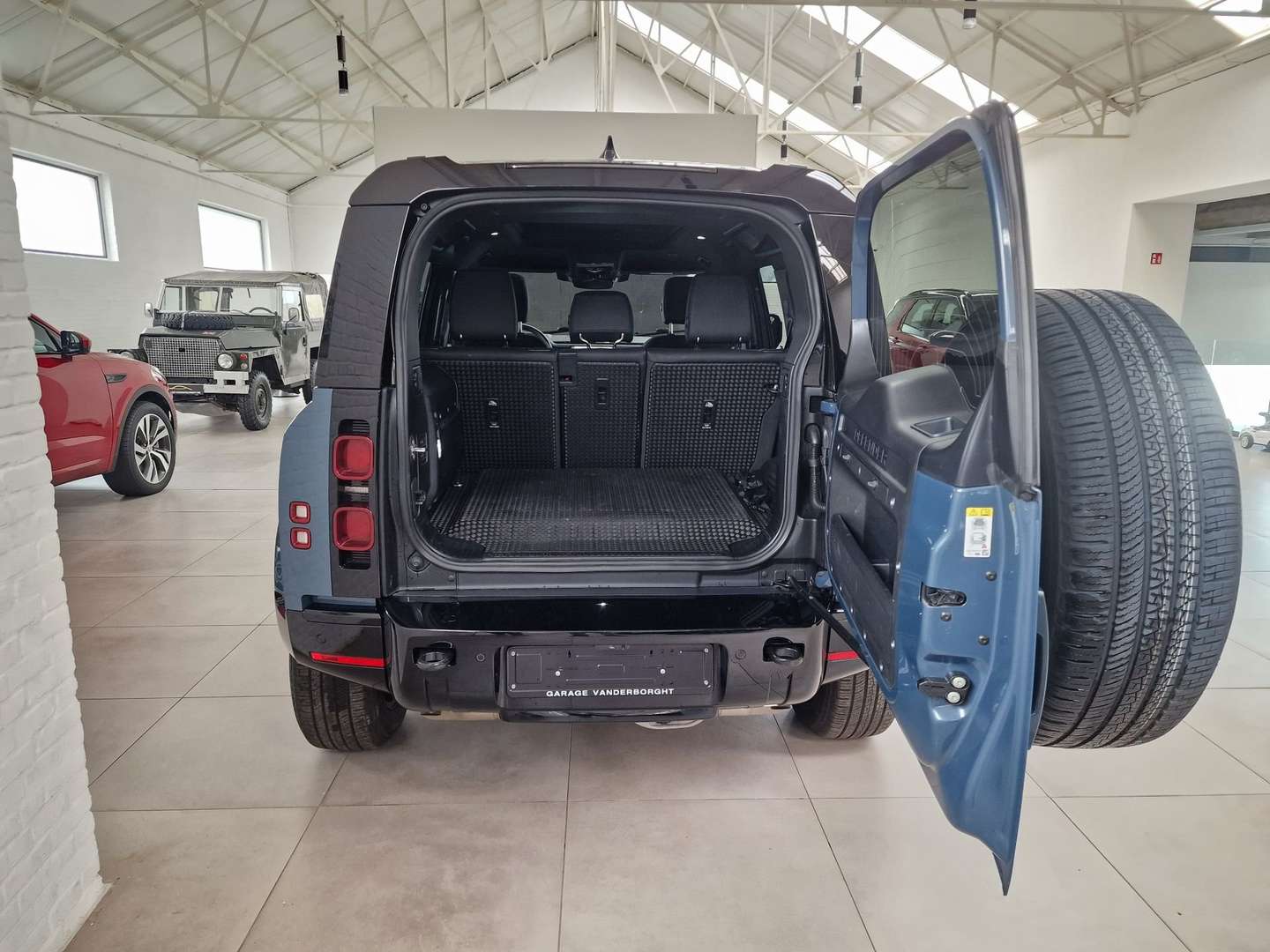 Land Rover Defender X-Dynamic P300e - 2025 - Joinsteer - #4