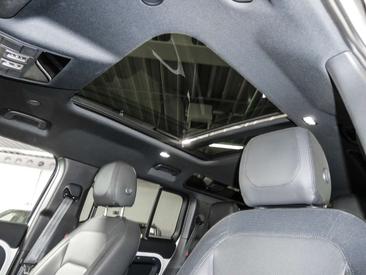 Land Rover Defender 110 X-Dynamic SE D250 — photo 11