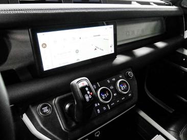 Land Rover Defender 110 X-Dynamic SE D250 — photo 12