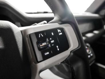 Land Rover Defender 110 X-Dynamic SE D250 — photo 13