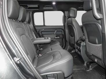 Land Rover Defender 110 X-Dynamic SE D250 — photo 4