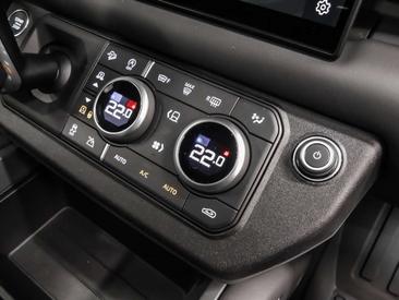 Land Rover Defender 110 X-Dynamic SE D250 — photo 11