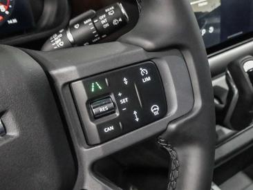 Land Rover Defender 110 X-Dynamic SE D250 — photo 12