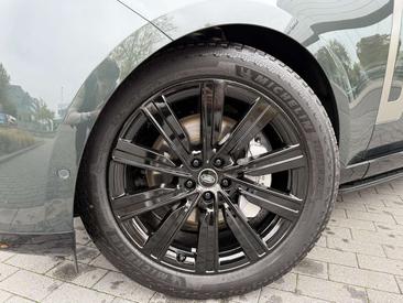 Land Rover Range Rover P550e — photo 12