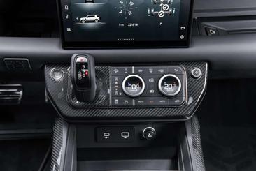 Land Rover Defender Urban V8 — photo 23