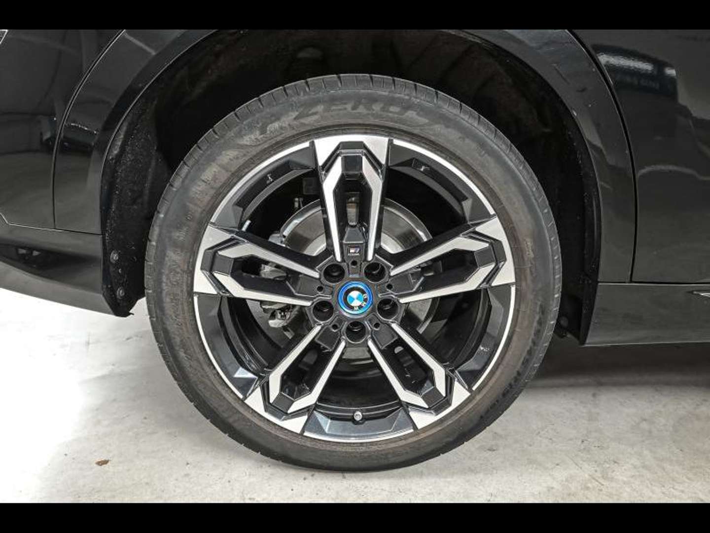 BMW IX2 EDrive20 - 2024 - Joinsteer - #1