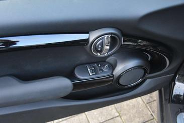Mini Cooper Essence — photo 11
