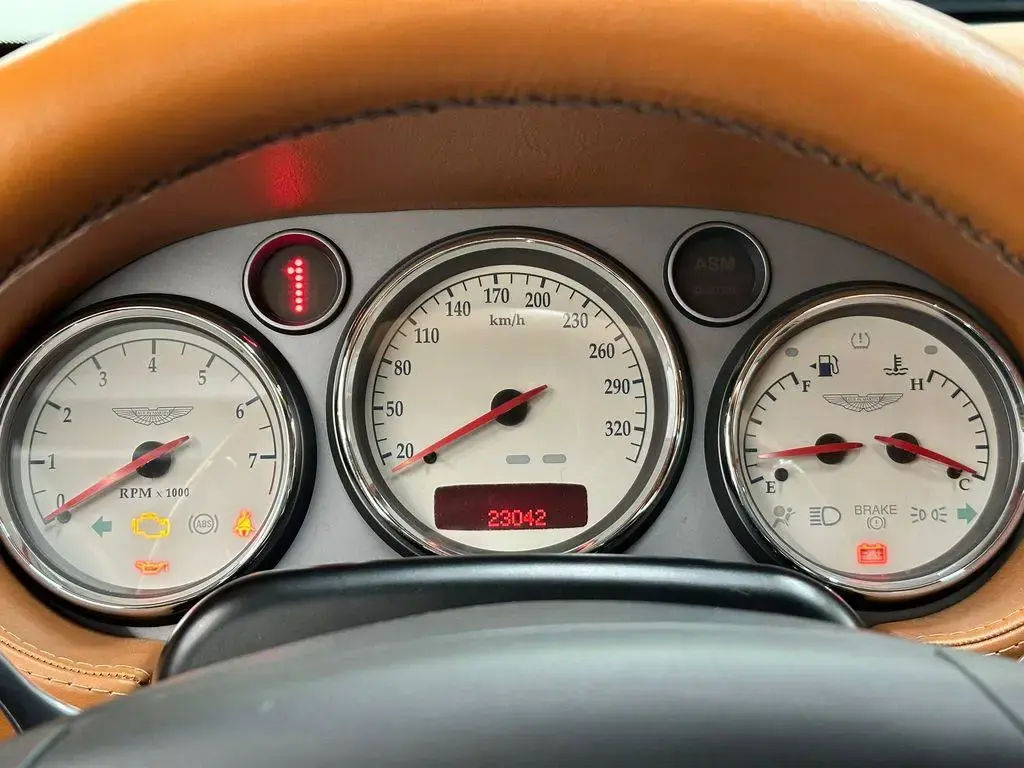 Aston Martin V12 Vanquish (1998-07) V12 Vanquish 5.9 - 2004 - Joinsteer - #6