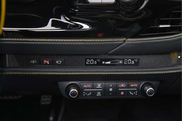 Ferrari F8 Spider — photo 9