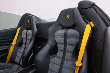 Ferrari F8 Spider — photo 10