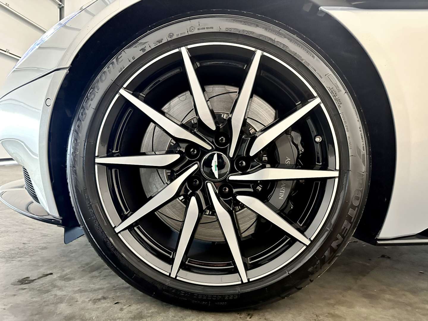 Aston Martin DB11 Coupé V8 4.0 510ch BVA8 - 2019 - Joinsteer - #18