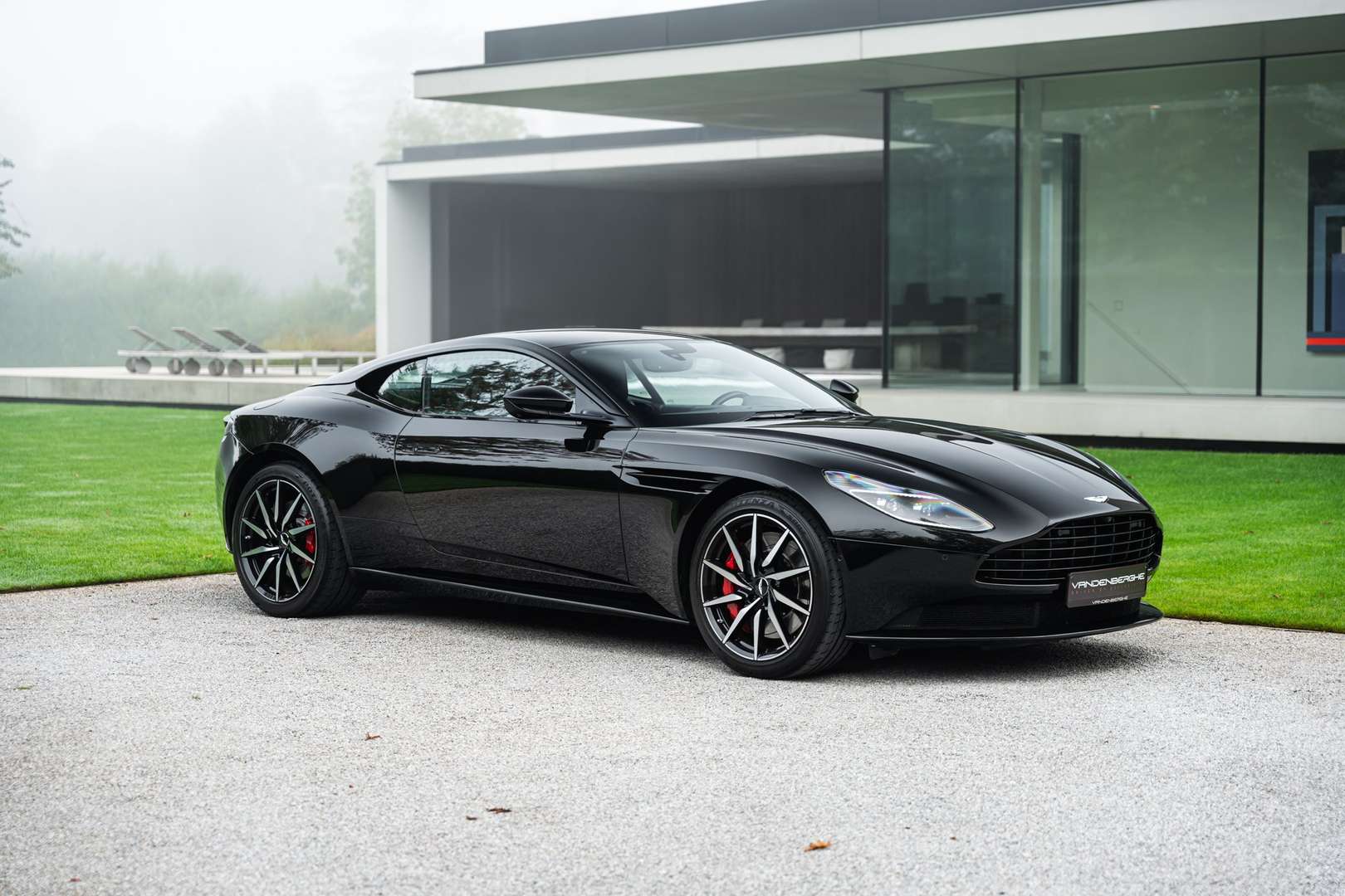 Aston Martin DB11 4.0 V8 ONYX BLACK - 2017 - Joinsteer - #1