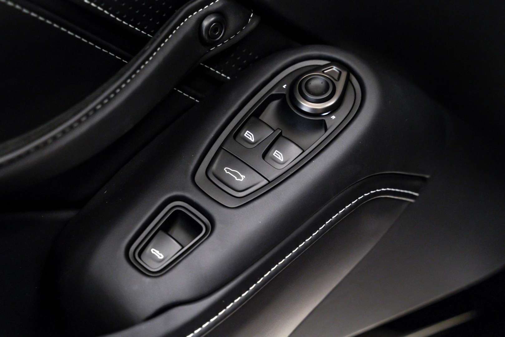 Aston Martin Vantage Roadster V12 - 2024 - Joinsteer - #16