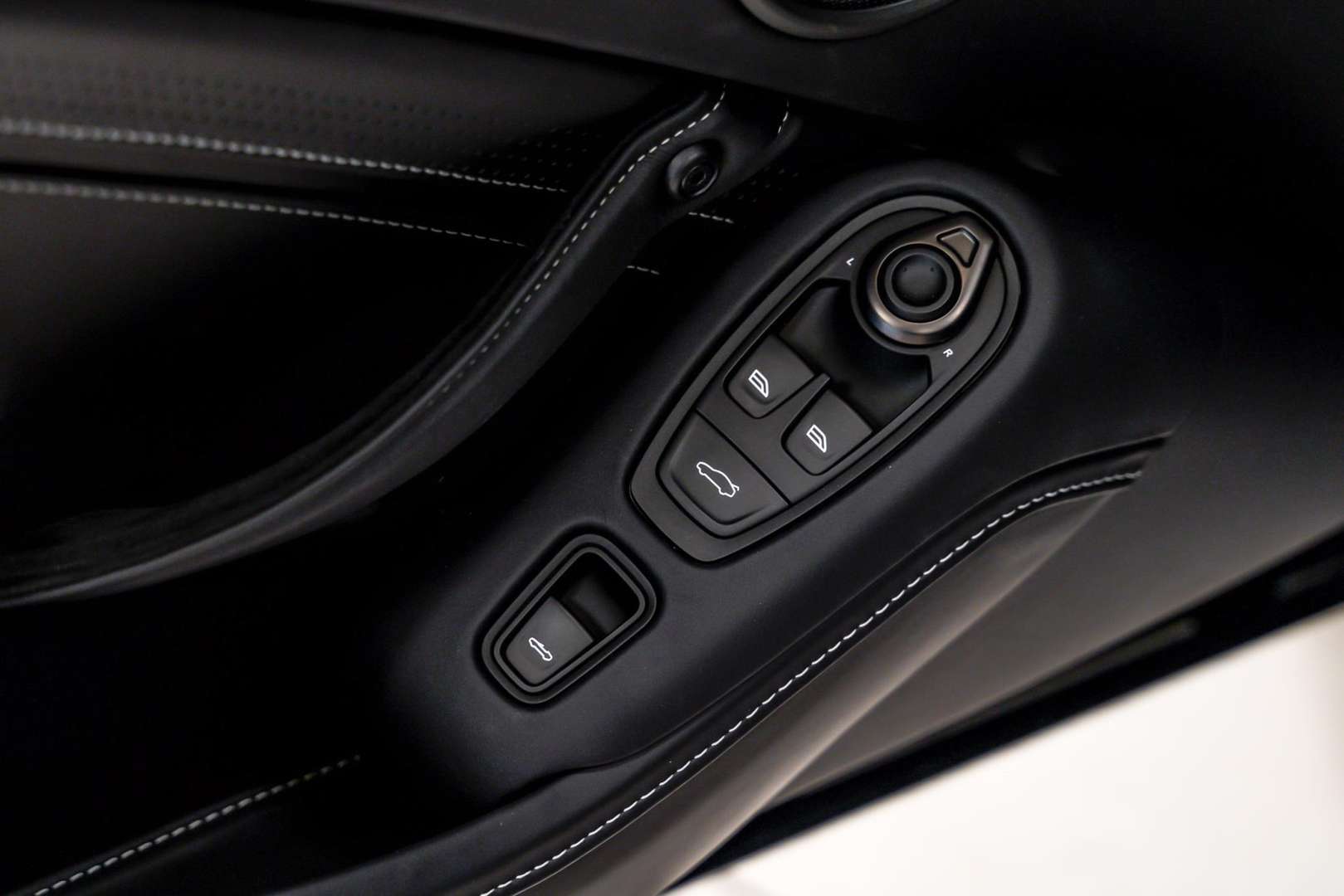 Aston Martin Vantage Roadster V12 - 2024 - Joinsteer - #19