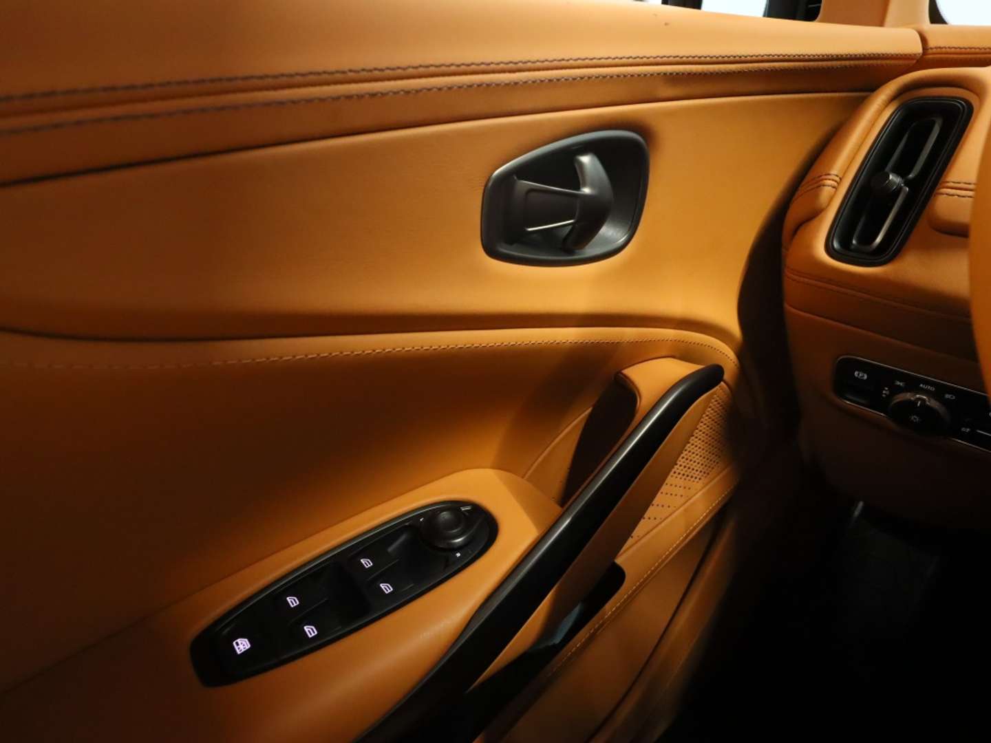 Aston Martin DBX 4.0 V8 707 4WD AUTO - 2024 - Joinsteer - #26