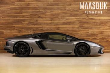Lamborghini Aventador SV Roadster — photo 8