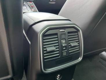 Porsche Macan GTS — photo 23