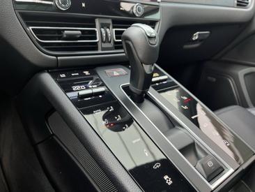 Porsche Macan GTS — photo 30