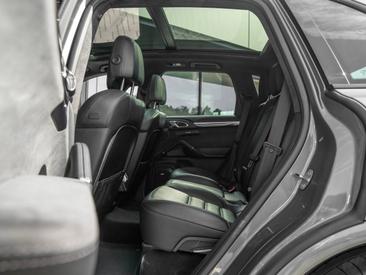 Porsche Cayenne III GTS — photo 17