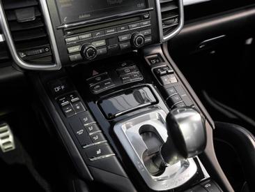 Porsche Cayenne III GTS — photo 21